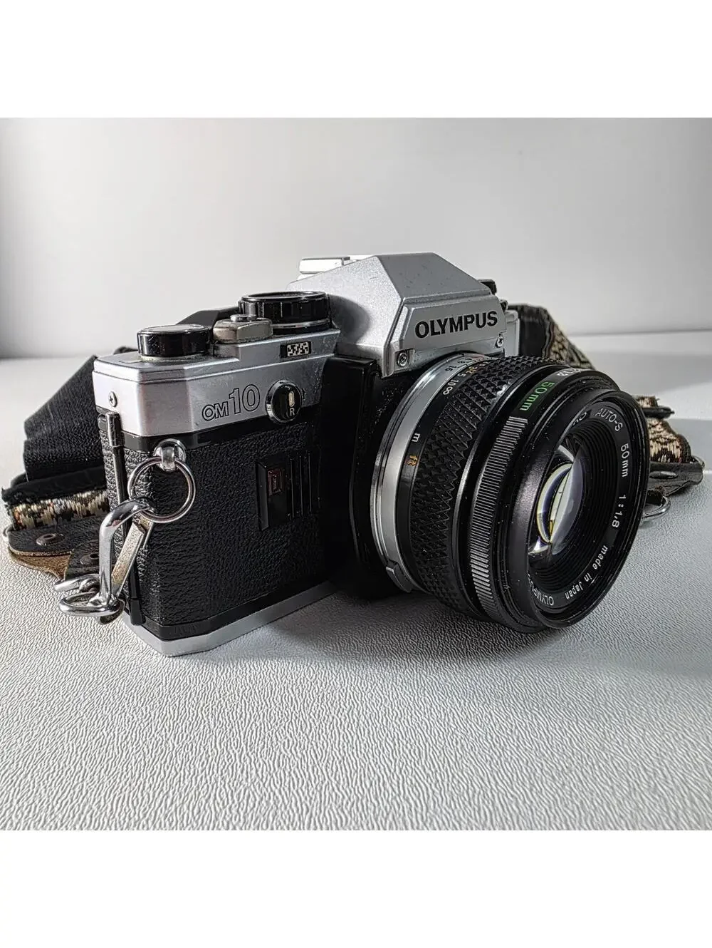 Olympus OM10 With Zuiko 50mm F1.8 Lens W/Neck Strap & Manual